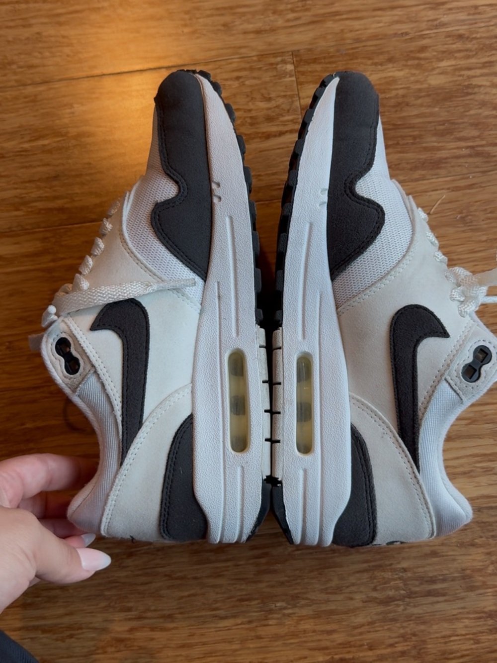 Nike White & Black Low-Top Air Max Sneakers